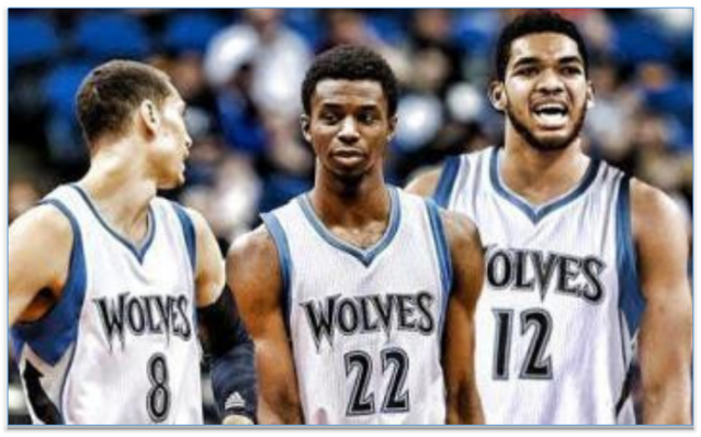 康宁汉姆32+10带队4连胜，最后时刻关键4分杀死比赛（康宁汉姆砍32分10助率队豪取四连胜，末段连拿4分锁定胜局）