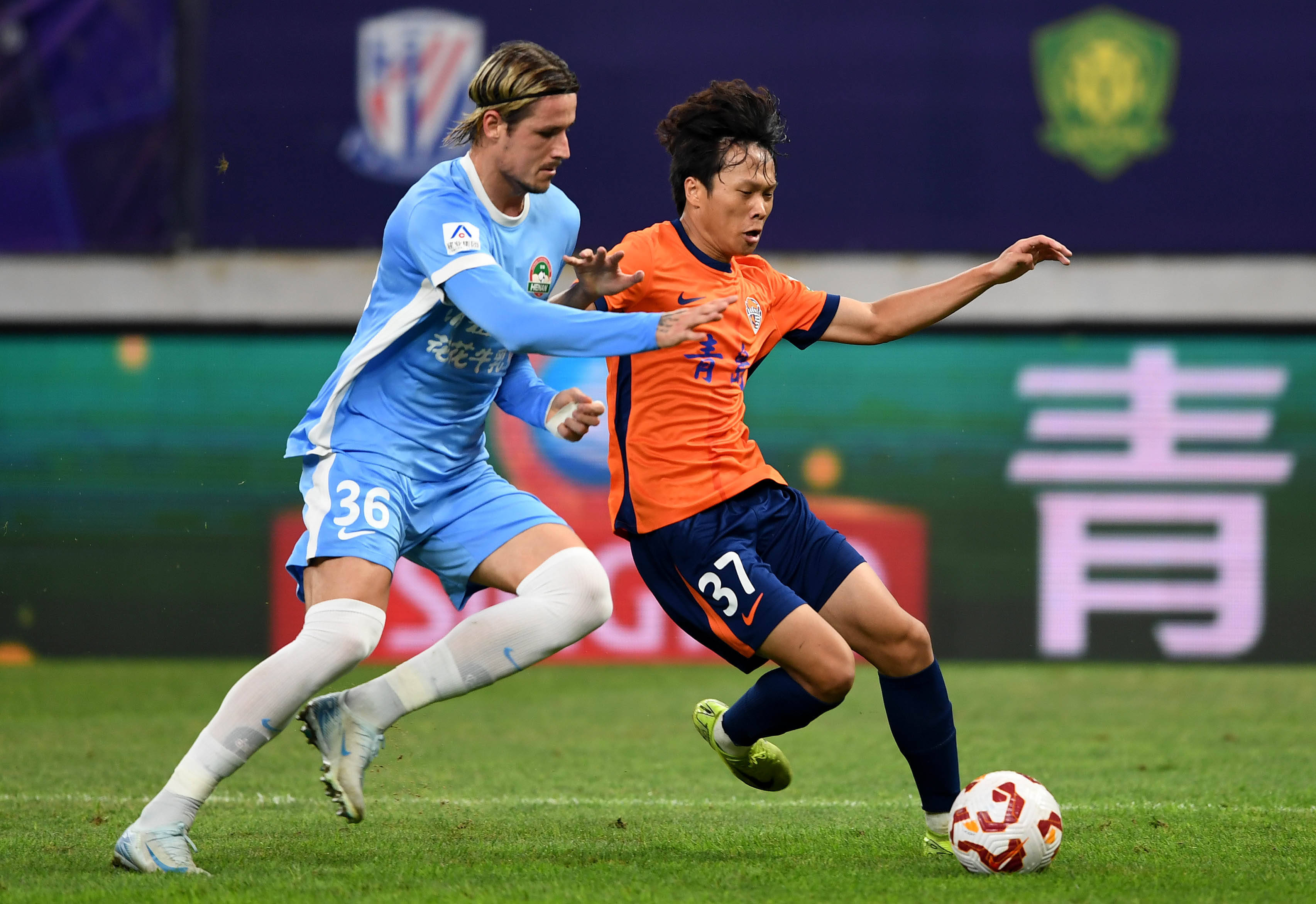 疯狂出手！康宁汉姆30投12中得29分10板9助 加时低效7投仅2中（出手如雨！康宁汉姆30投12中砍29分10板9助，加时7投仅2中）