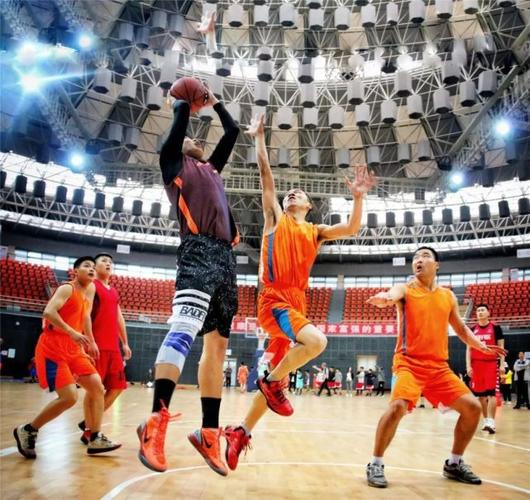 记者：汶马探赛后与海港助教约翰交换队服，两人曾在横滨合作（记者：汶马探赛后与海港助教约翰互换球衣，二人曾在横滨共事）