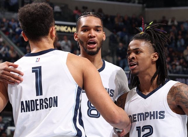 1.5%奇迹~NCAA惊现加长三分压哨绝杀 状元热门下半场轰22分7板5助（1.5%概率奇迹上演！NCAA超远三分压哨绝杀，状元热门下半场狂飙22分7板5助）