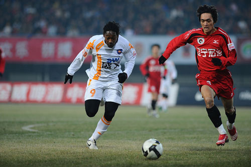 半场战报：佛罗伦萨0-1莱切，梅东-贝里沙建功（半场速递：莱切1-0领先佛罗伦萨，梅东-贝里沙破门）