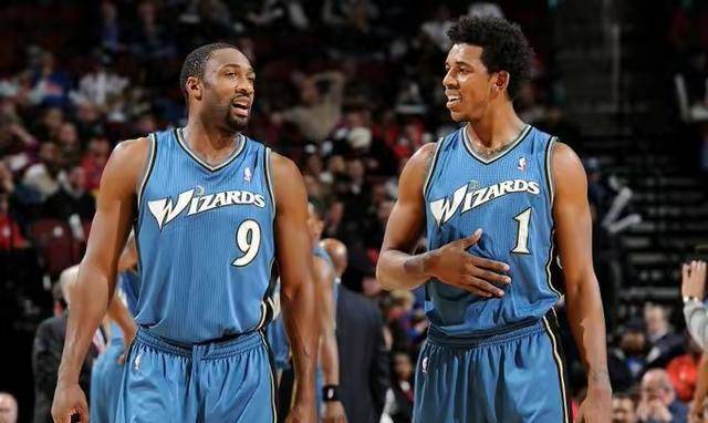 记者：莱比锡有意用霍伊伦取代谢什科，霍伊伦明确表示不想去（莱比锡考虑以霍伊伦顶替谢什科，但霍伊伦已明确拒绝加盟）