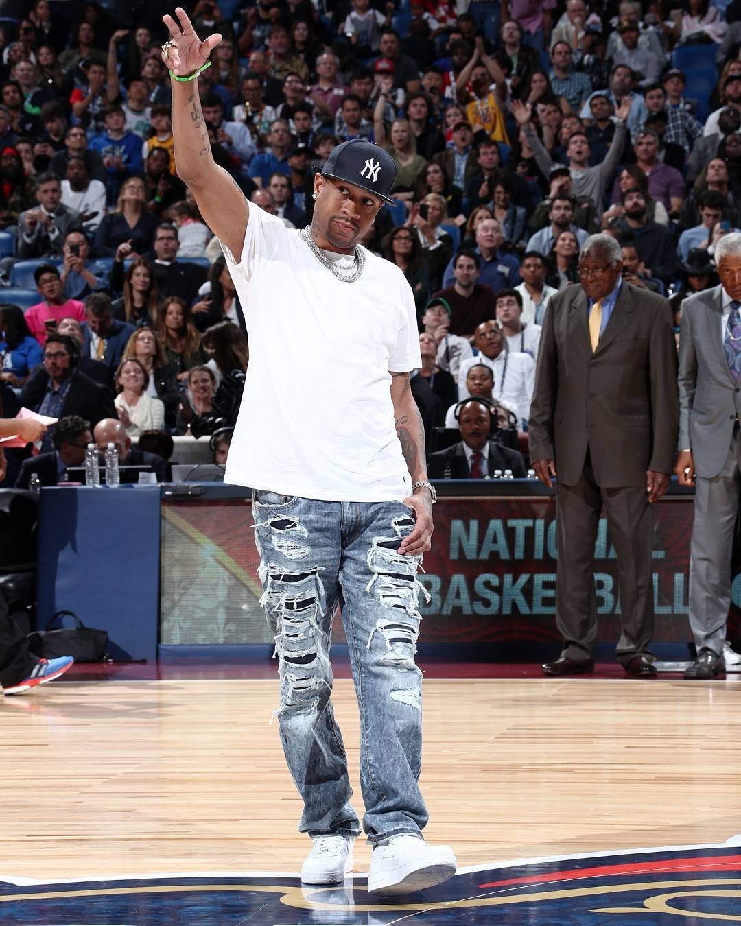 334球66助攻，哈兰德职业生涯已直接参与400球（哈兰德职业生涯直接参与进球达400次：334球+66助攻）